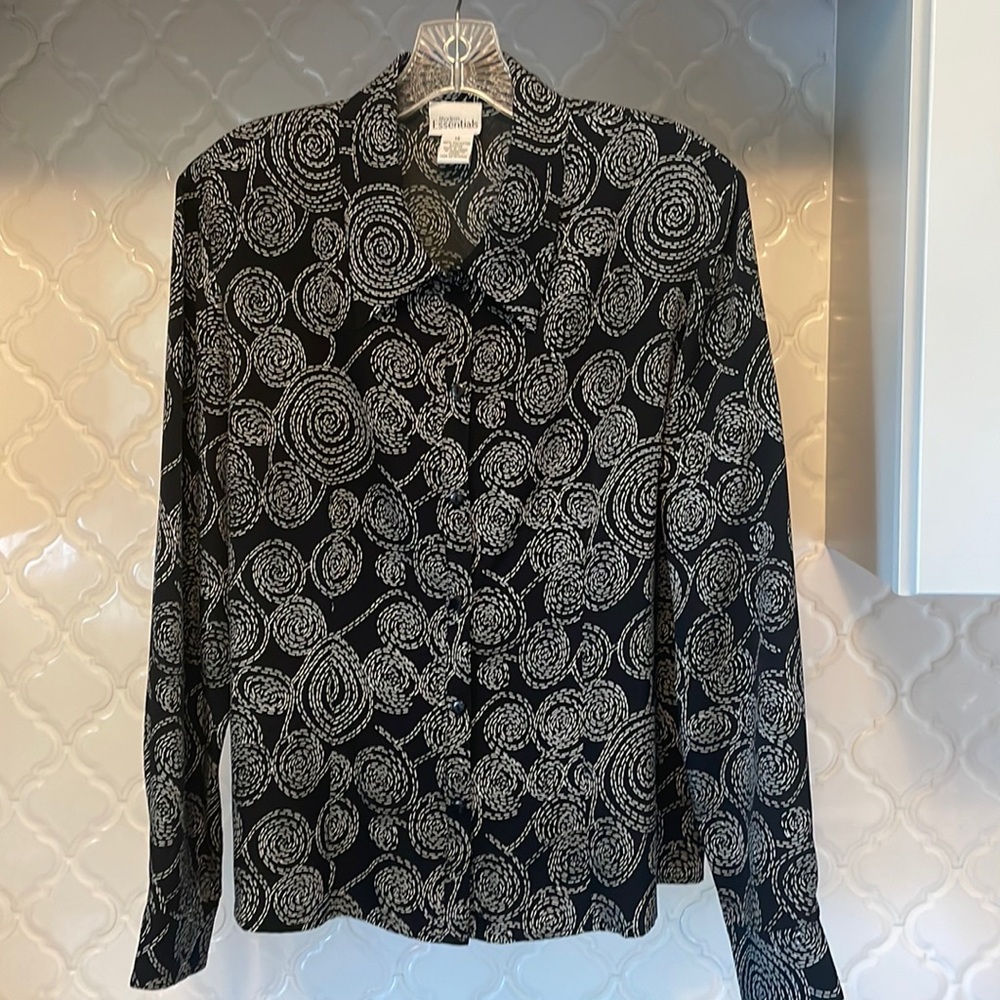 Gorgeous Vintage Modern Essentials Woman’s Long Sleeve Shirt🌻